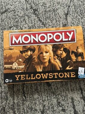 Hasbro Monopoly Yellowstone Edition - Yellow & Brown Box
